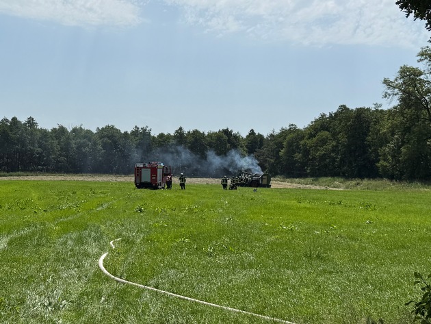 FW-AUR: Treckergespann ausgebrannt