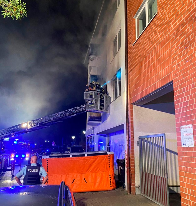 FW-DO: Feuerwehr rettet Person aus brennender Wohnung