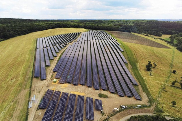 SENS bringt 36 MWp ins Bitburger Land: zwei schlüsselfertige Solarparks in Bettingen &amp; Halsdorf werden an Trianel übergeben