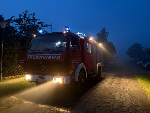 FW Flotwedel: Nächtliche Einsätze für die Feuerwehr in der Klostergemeinde: Sturmschäden und vermuteter Schwelbrand