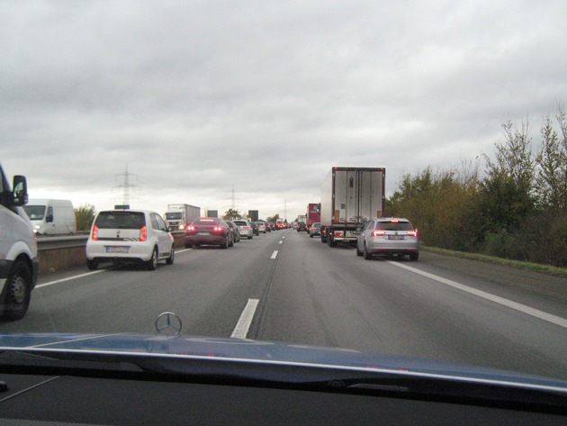 POL-PDNW: Polizeiautobahnstation - Kontrolltag Rettungsgasse führt zu vielen Verstößen