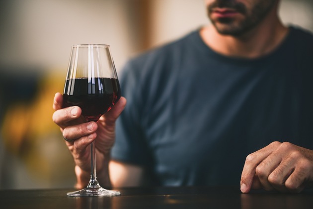 Bundesweite katho-Studie: Gestiegener Substanzkonsum im Corona-Lockdown führte verstärkt zu Depressionen, Angst und Einsamkeit