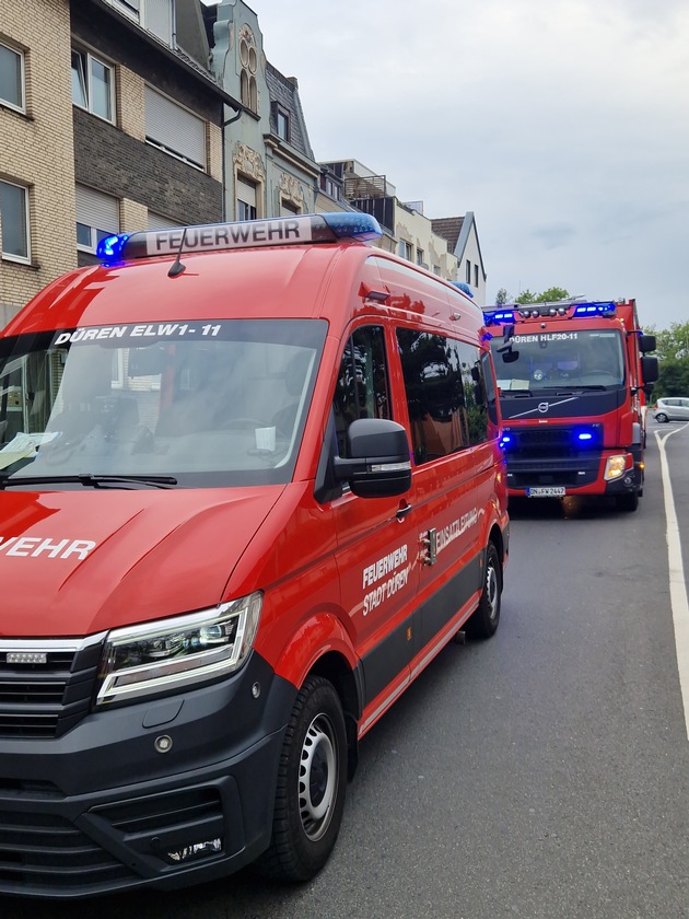 FW Düren: Feuer in Küche - Feuerwehr verhindert größere Schäden