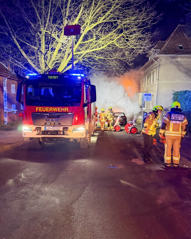 FW-DT: Nächtlicher PKW-Brand