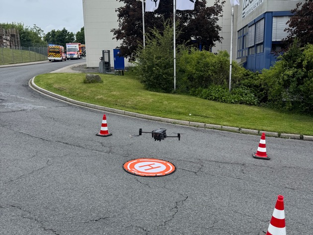 FW-EN: Großbrand in Wetter (Ruhr): Ennepe-Ruhr-Kreis demonstriert eindrucksvoll Zusammenhalt und Leistungsfähigkeit