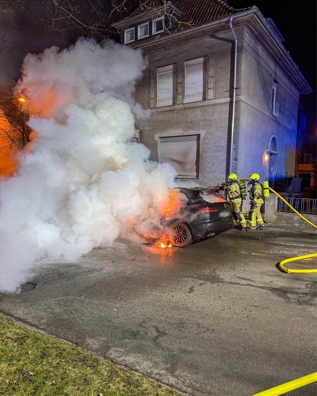 FW-DT: Nächtlicher PKW-Brand