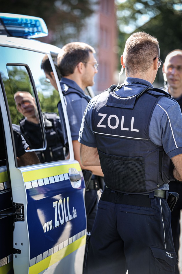 HZA-GI: Berufsinformationstag beim HZA Gießen, Standort Kassel - Entdecke die Welt des Zolls