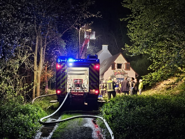 FW-AR: Gebäudebrand im Pfadfinderheim Arnsberg