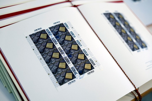 PM: Sonderbriefmarke würdigt „Stolpersteine“-Initiative zum Gedenken an NS-Opfer