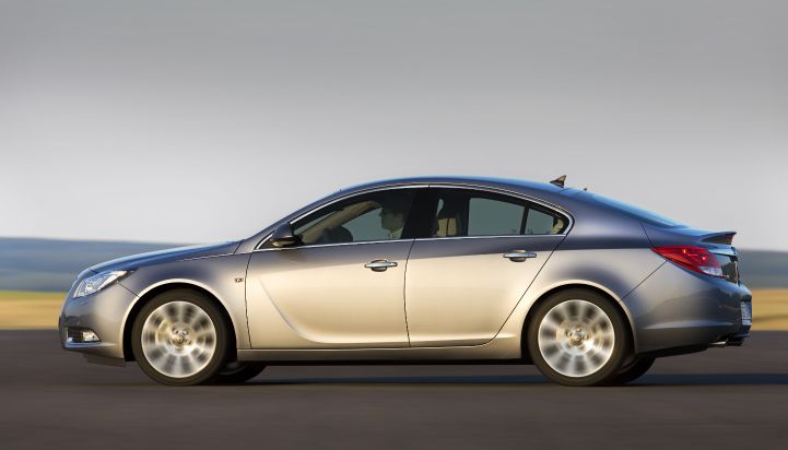 Opel Insignia feiert doppelte Premiere bei der London Motorshow