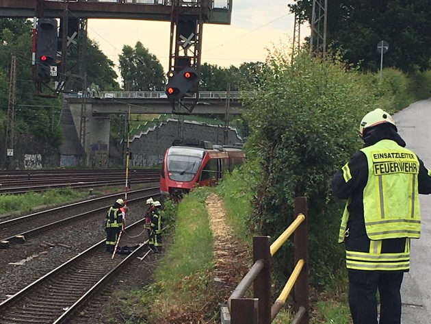 FW-HAAN: Brand in einem Triebwagen am Bahnhof Gruiten