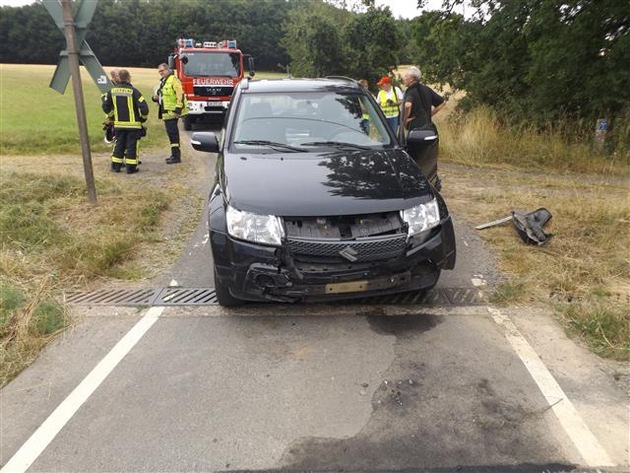 POL-PDNR: Nachtrag zur Pressemeldung der Polizei Altenkirchen
Bilder Verkehrsunfall unbeschrankter Bahnübergang Michelbach