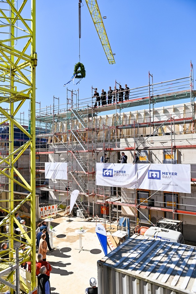 Richtfest am Vogelsang in Hittfeld: Meyer Projektentwicklung realisiert 36 Wohnungen in zentraler Lage