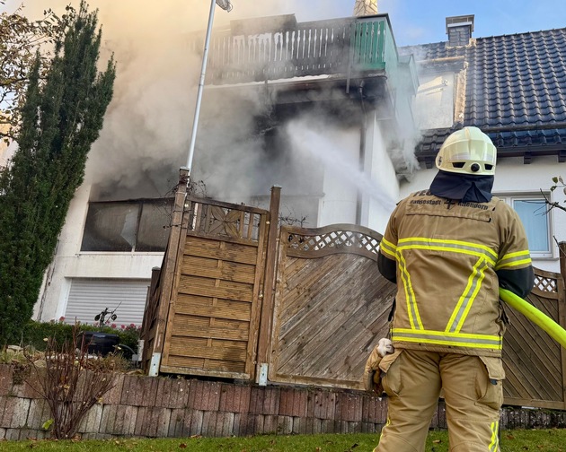 FW-OE: Eine schwer verletzte Person nach Wohnungsbrand