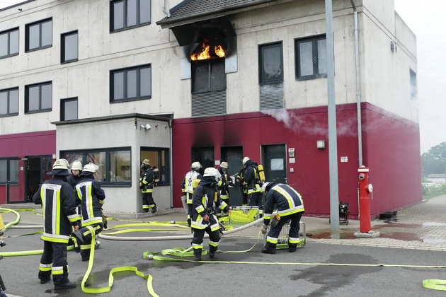 FW-DO: Gemeinsame Übung der Feuerwehr Dortmund und Essen