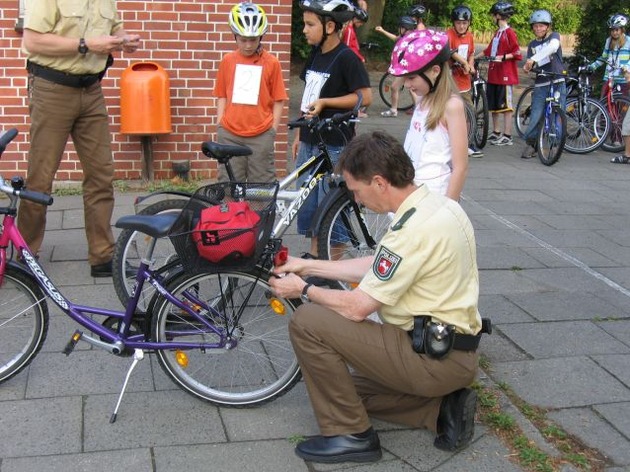 POL-WL: Fahrradkontrolle an Grundschule/ 25%Mängel festgestellt