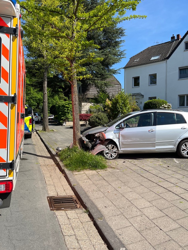 POL-MG: Verklemmte Fußmatte verursacht einen Verkehrsunfall