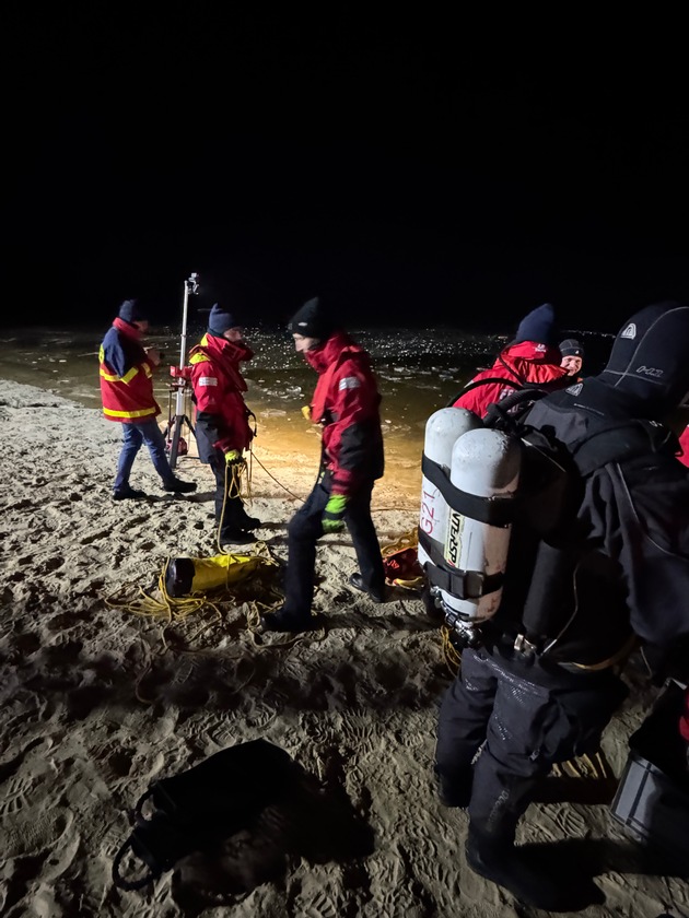 FW-OLL: Erfolgreiche Einsatz&uuml;bung am Baggersee Westerholt - Eisrettung unter realistischen Bedingungen trainiert