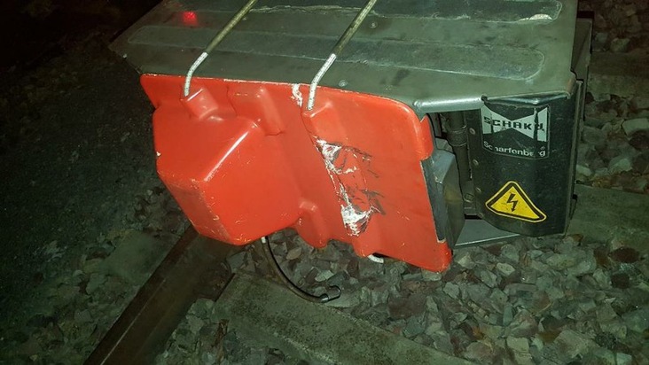 BPOLI-KA: Bundespolizei sucht Zeugen nach gefährlichem Eingriff in Bahnverkehr