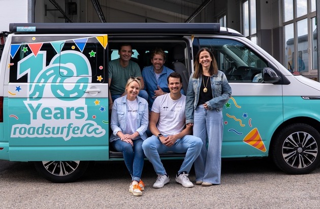 10 Jahre Vanlife: Wie roadsurfer den Camper-Markt revolutioniert hat / Von 25 Campern auf rund 10.000 Fahrzeuge: roadsurfer feiert 10 Jahre Firmenbestehen
