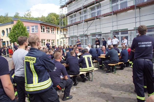 FW-OE: Feuerwehrbereitschaft RP Arnsberg mit Kräften aus dem Kreis Olpe übten Zusammenarbeit in Neuenrade