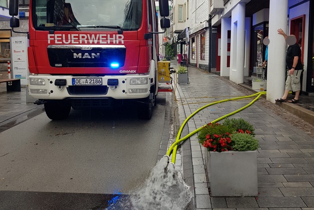 FW-OE: Unwetter fordert Feuerwehr Attendorn / 108 Einsatzkräfte im Einsatz