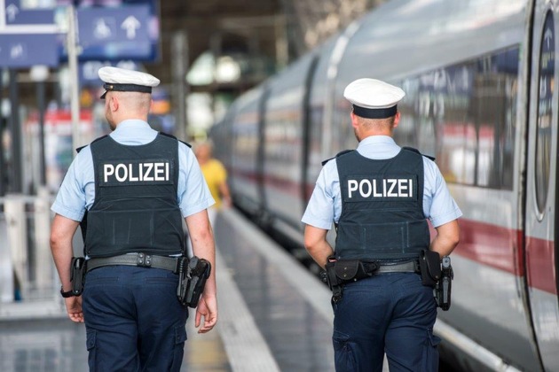 BPOL-KS: Diebestrio aus ICE in Kasseler Innenstadt gefasst