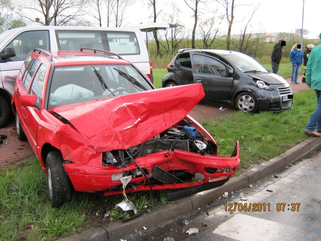 POL-STH: Schwerer Verkehrsunfall während der Ampelreparatur