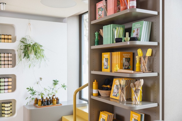 Tanja Grandits zieht an den Rhein. Neue Adressen f&uuml;r Shop und Restaurant w&auml;hrend der &laquo;Stucki&raquo;-Sanierung.