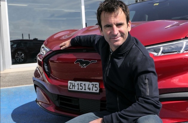 Ford Motor Company Switzerland SA: Rennfahrer Romain Dumas und sein neuer Ford Mustang Mach-E