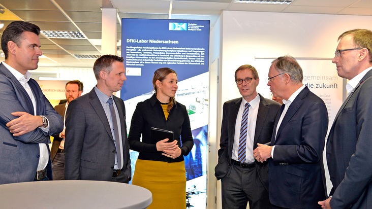 Künstliche Intelligenz in Niedersachsen - Ministerpräsident Stephan Weil besucht DFKI-Labor in Osnabrück