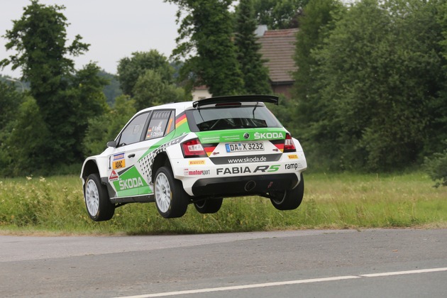 Triumph für SKODA AUTO Deutschland: Kreim/Christian feiern Sieg-Hattrick bei der Rallye Stemwede (FOTO)