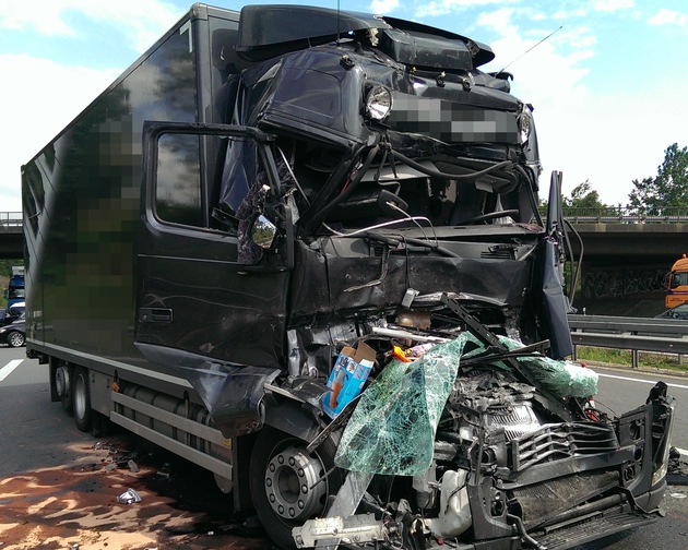 POL-ROW: ++ Unfallursachen Ablenkung und Abstand - Autobahnpolizei kontrolliert verstärkt auf der Hansalinie ++