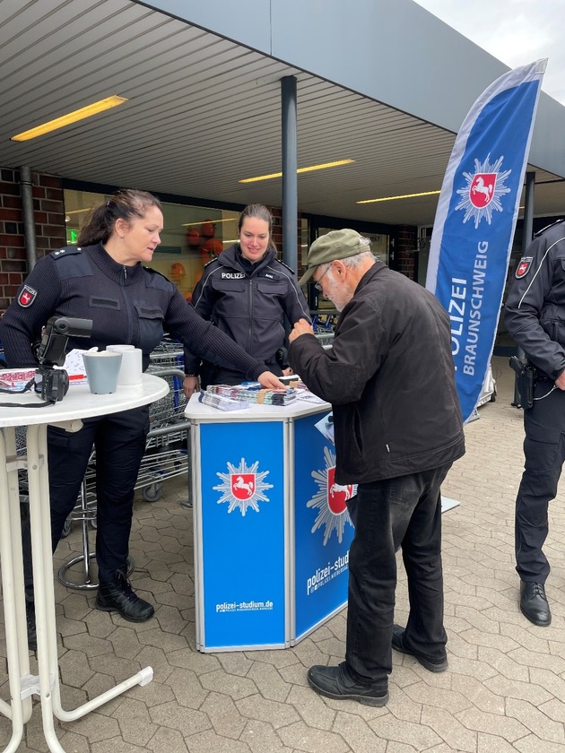 POL-BS: Taschendiebstähle in Supermärkten