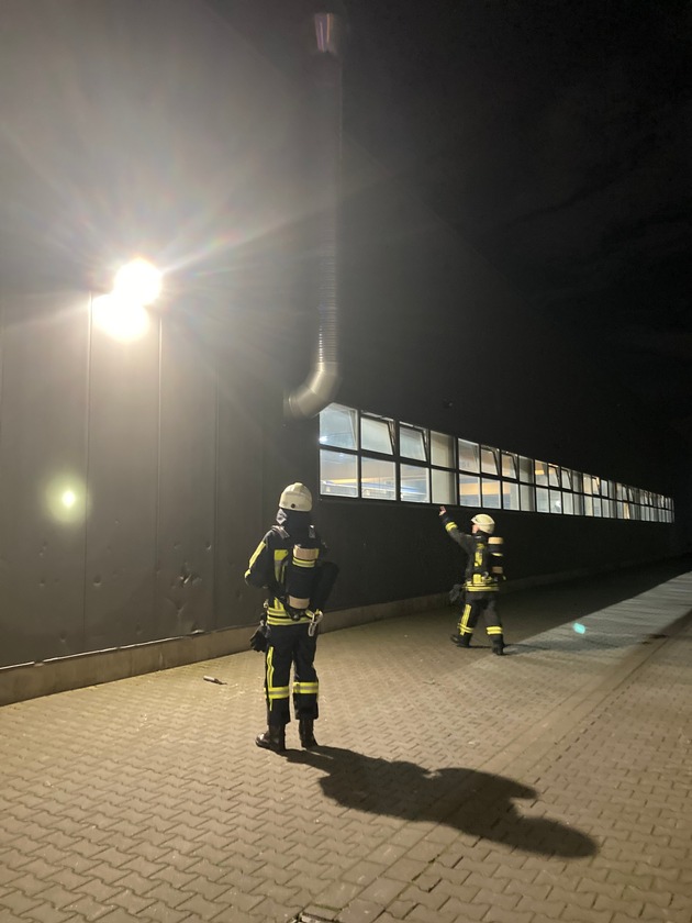 FW-EN: Brand einer Filteranlage - nächtlicher Einsatz für die Hattinger Feuerwehr