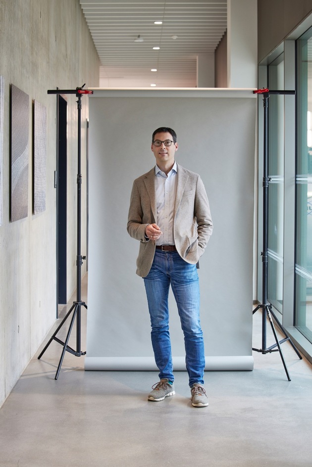 Klein und leistungsfähig: Maschinen in der Quantenwelt –  ERC Advanced Grant geht an Artur Widera
