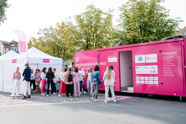 PINK CUBE heute in Luzern: Brustkrebsvorsorge auf dem Mühlenplatz