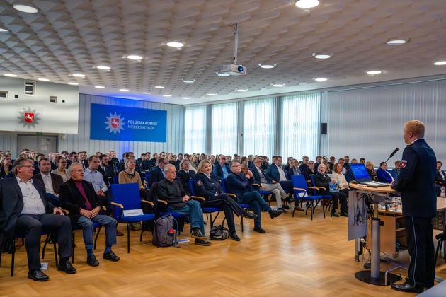 POL-AK NI: Der 9. November an der Polizeiakademie - ein bewegender Tag der Erinnerung