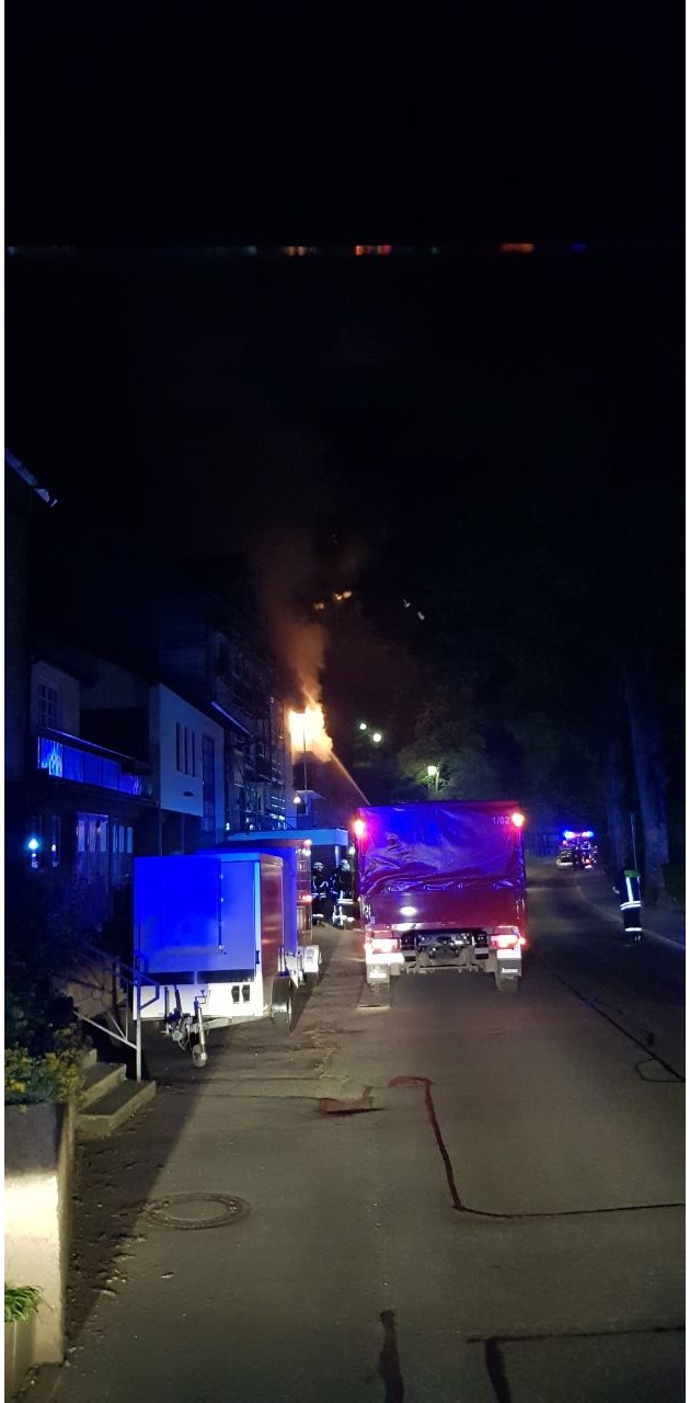 KFV-CW: Dachstuhlbrand in einem Mehrfamilienhaus in Bad Wildbad