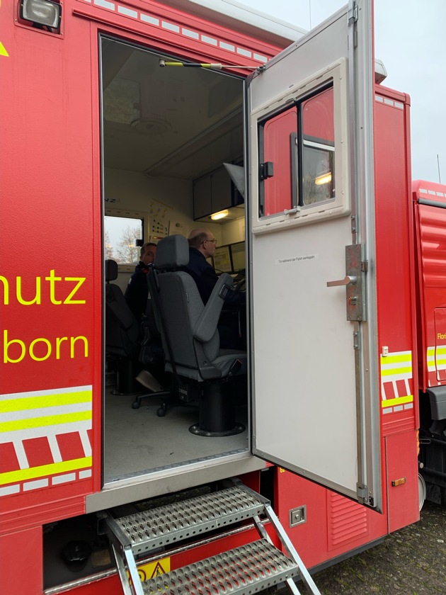 FW Beverungen: Erfolgreiche Übung &quot;Ü-Messen 2&quot; des Instituts der Feuerwehr im Kreis Höxter / Sondereinheit übt in Beverungen