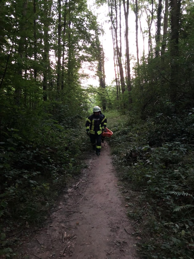 FW-Erkrath: Wanderer aus dem Wald gerettet