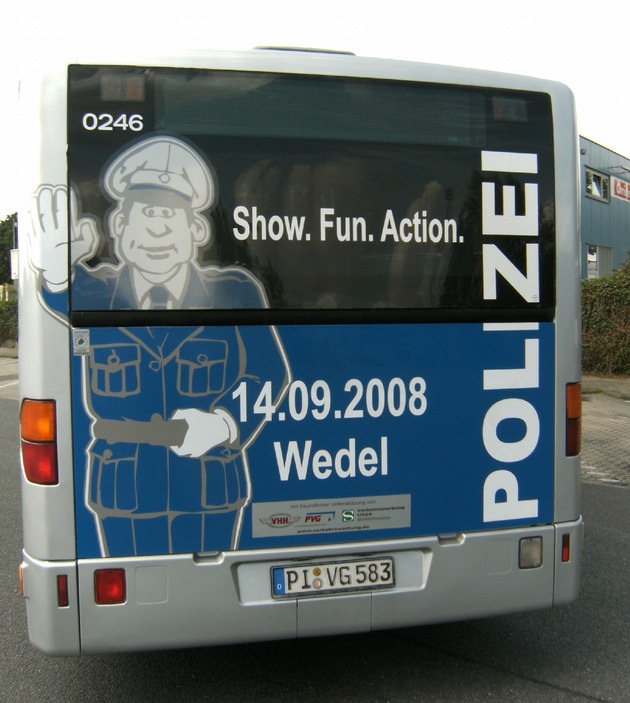 POL-SE: Polizeilichen Linienbus erfolgreich präsentiert