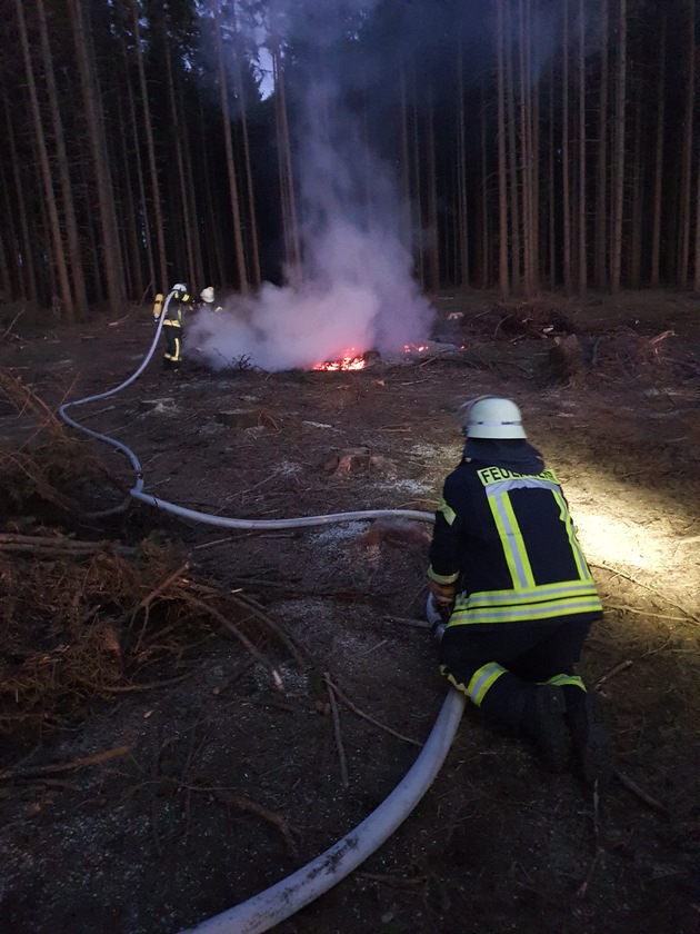 FFW Schiffdorf: Genehmigtes Feuer führt zu Einsatz