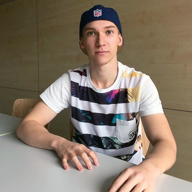 HOW TO SURVIVE SCHULE: Der Überlebensguide des 19-jährigen Schülers Sebastian Böhm!