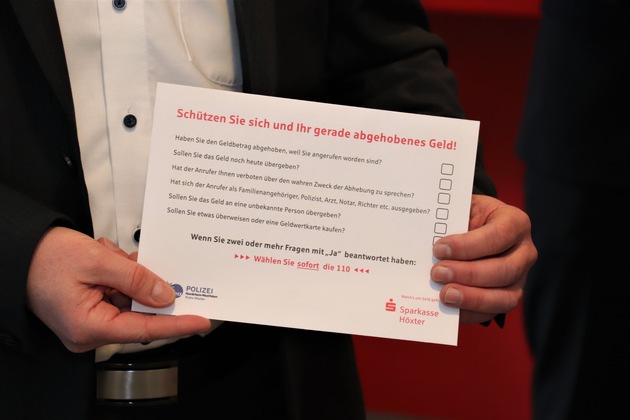 POL-HX: Umschlag soll vor Betrug schützen / Kooperation der Polizei Höxter mit Kreditinstituten im Kreis Höxter