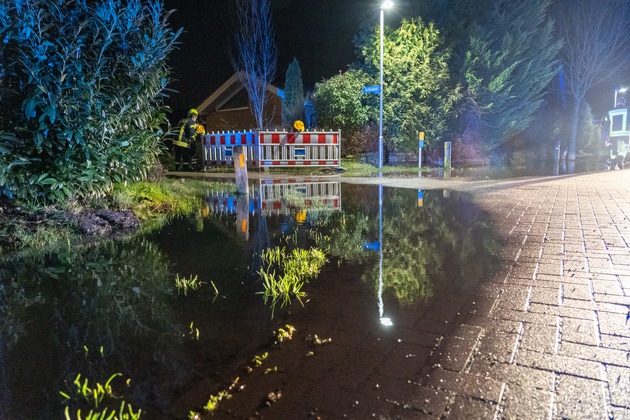 FW Flotwedel: Steigendes Oberflächenwasser erfordert erneut den Einsatz der Feuerwehren in der Samtgemeinde Flotwedel