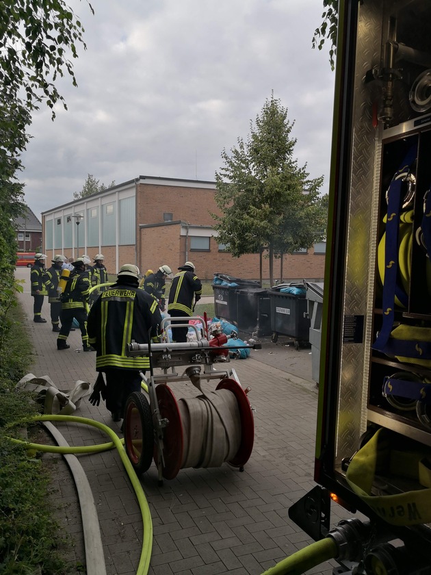 FW-WRN: FEUER_1 - Containerbrand