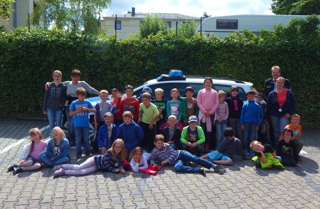 POL-PDKO: Kinder der AWO Ferienfreizeit Hof Aspich besuchen Polizei Lahnstein
