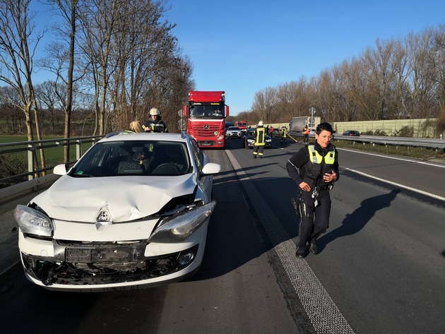 FW-WRN: 1RTW - BAB A1 Fahrtrichtung Köln, Km 308- VU 1 Person verletzt