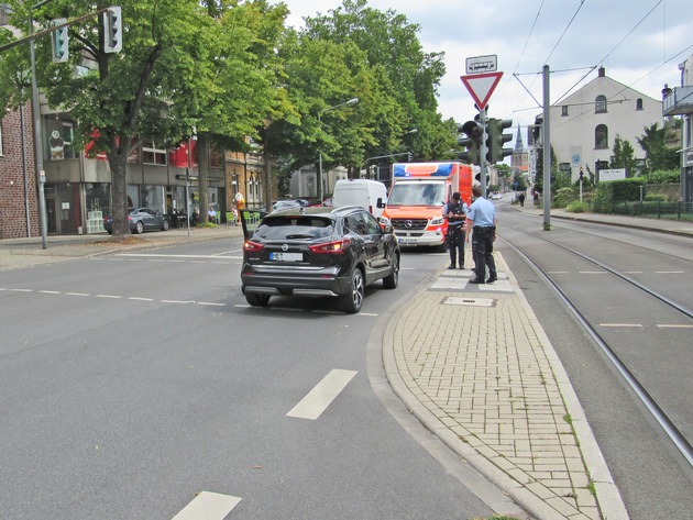 POL-ME: Fußgänger angefahren und schwer verletzt - Ratingen - 2007103